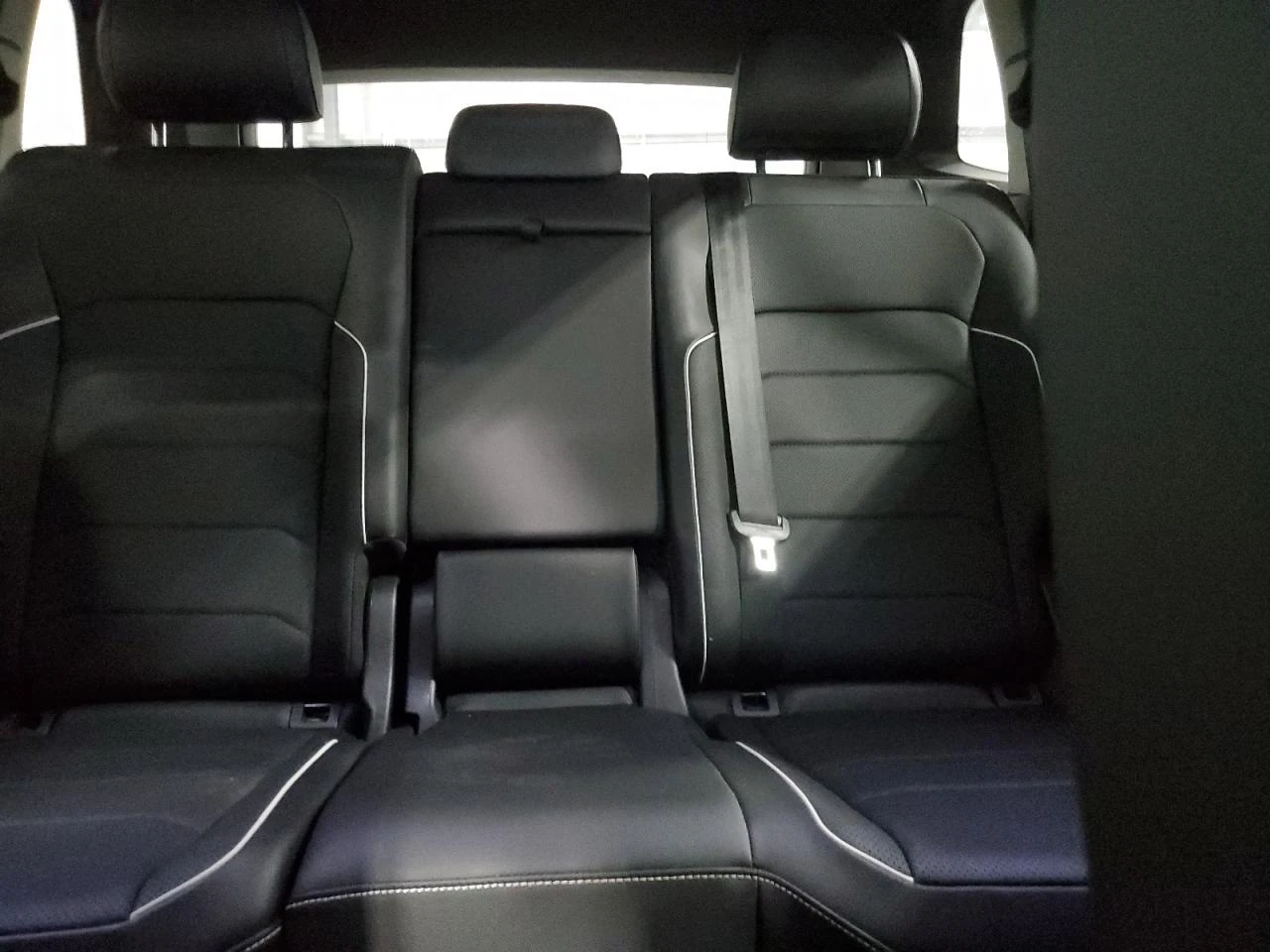 VW Tiguan SEL R-LINE - изображение 10