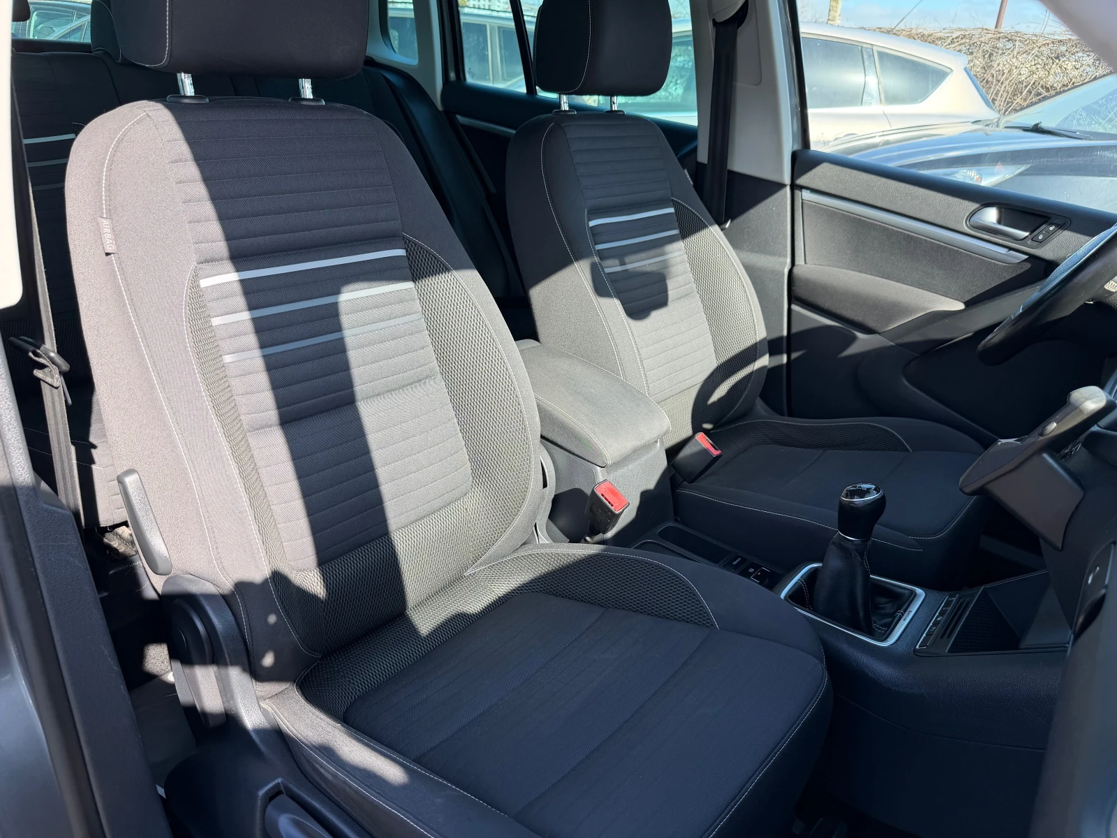 VW Tiguan 2.0TDI HIGHLINE Edition CUP 4MOTION, снимка 11 - Автомобили и джипове - 53798108