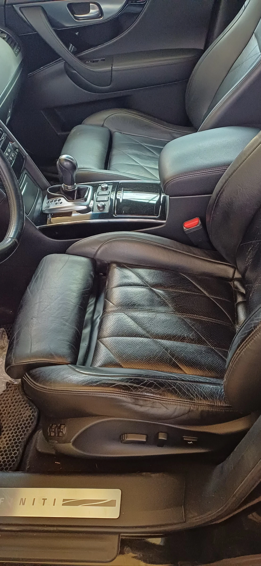 Infiniti Fx 50, снимка 4 - Автомобили и джипове - 53839868