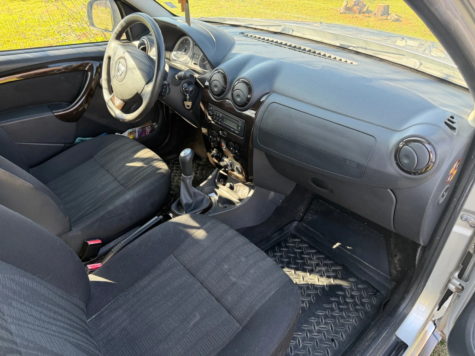 Dacia Duster 1.5dci, снимка 10 - Автомобили и джипове - 53846347