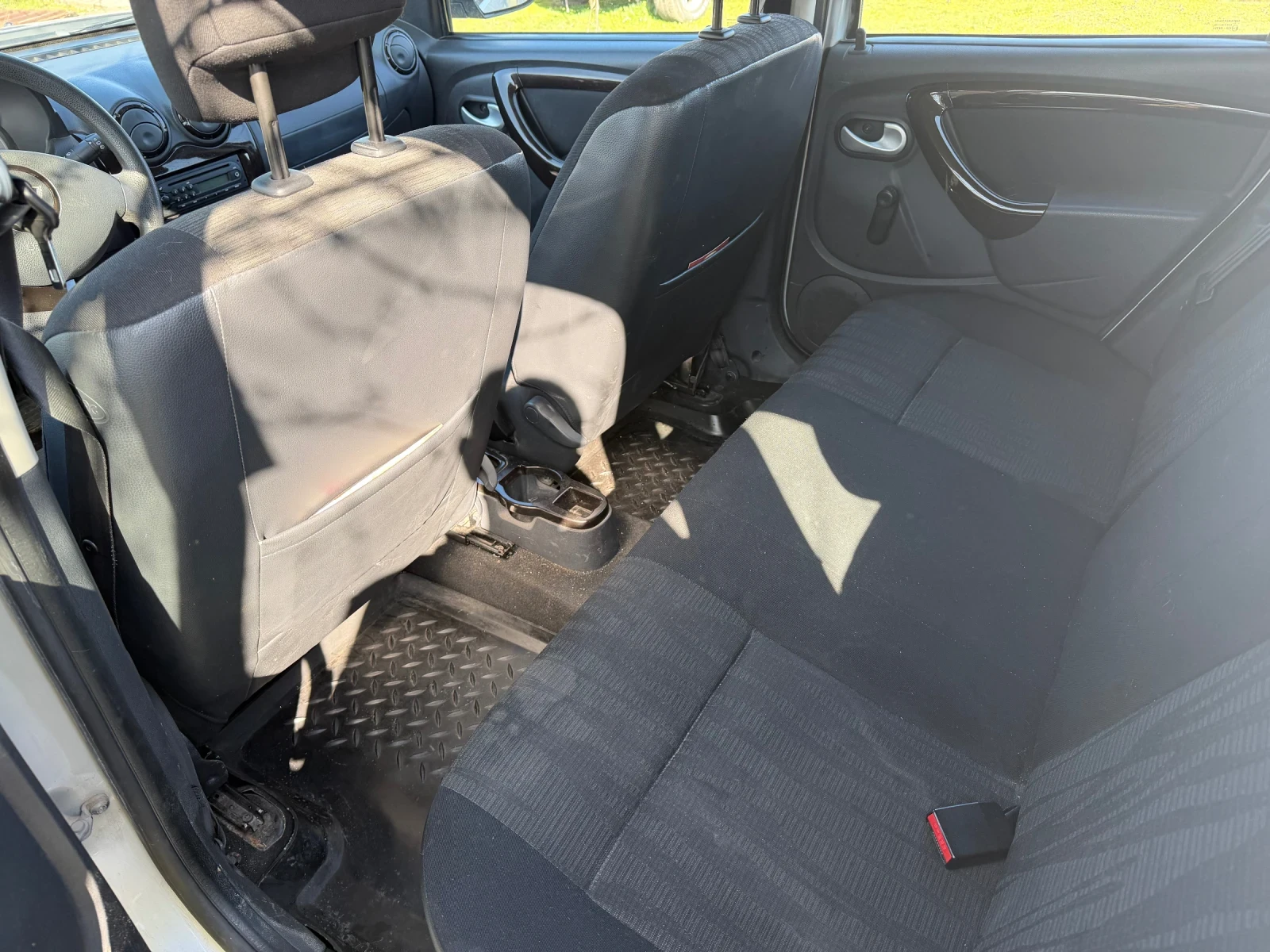 Dacia Duster 1.5dci, снимка 12 - Автомобили и джипове - 53846347