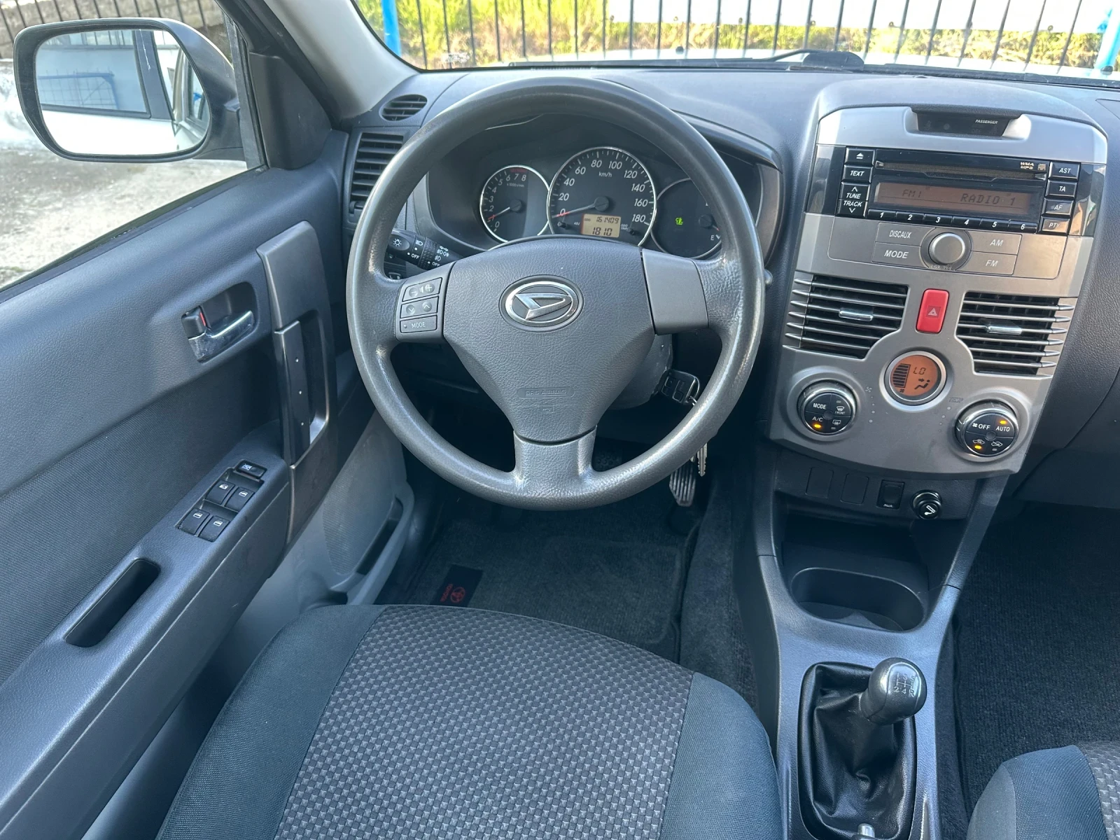 Daihatsu Terios 1.5 4x4, снимка 8 - Автомобили и джипове - 54305140