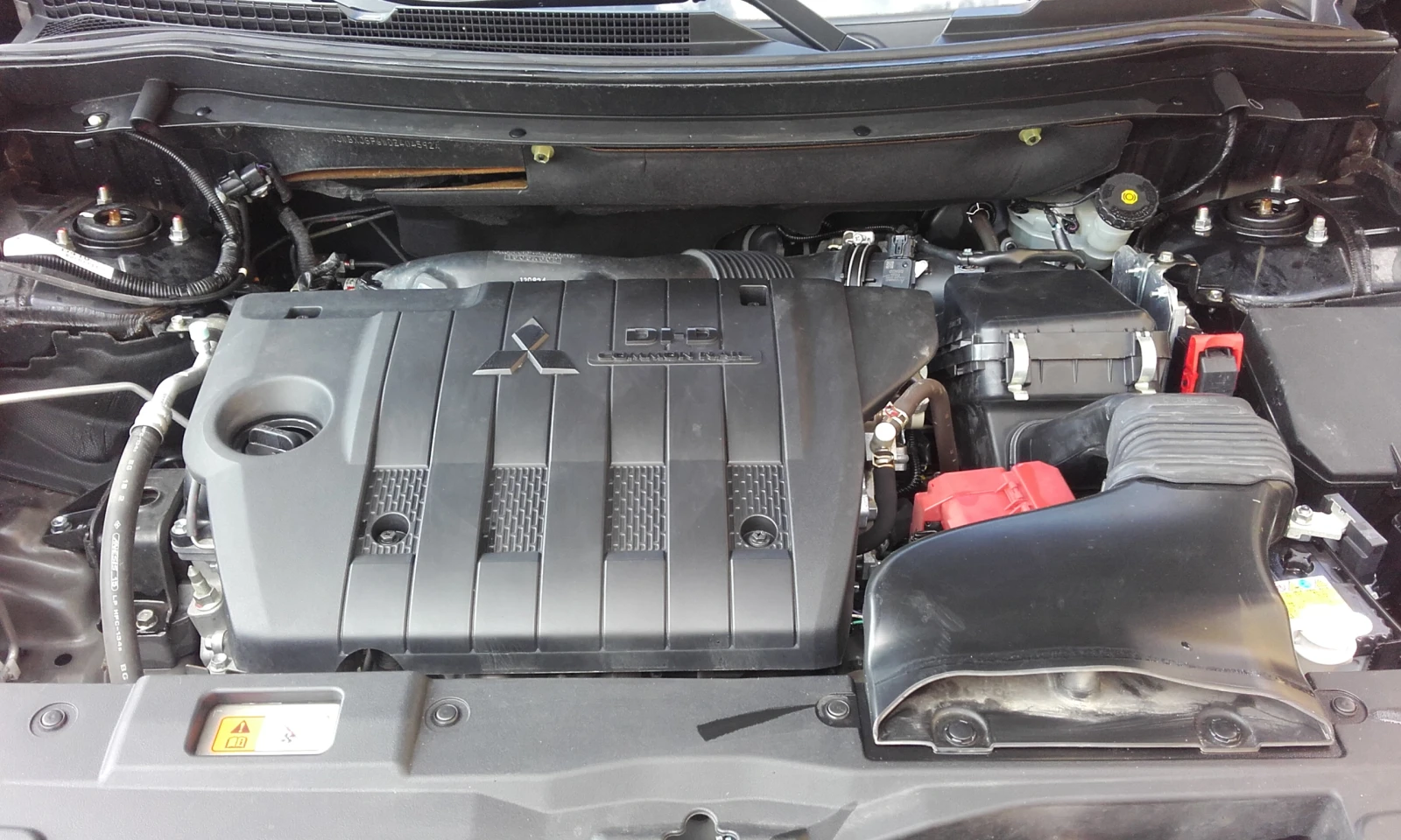 Mitsubishi Outlander 2.2 D-ID, снимка 10 - Автомобили и джипове - 56561375