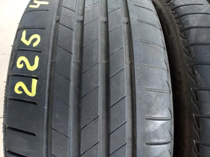 Гуми Летни 225/40R19, снимка 2 - Гуми и джанти - 45649716