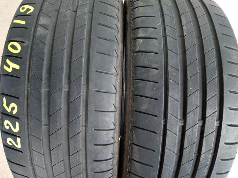 Гуми Летни 225/40R19, снимка 4 - Гуми и джанти - 45649716