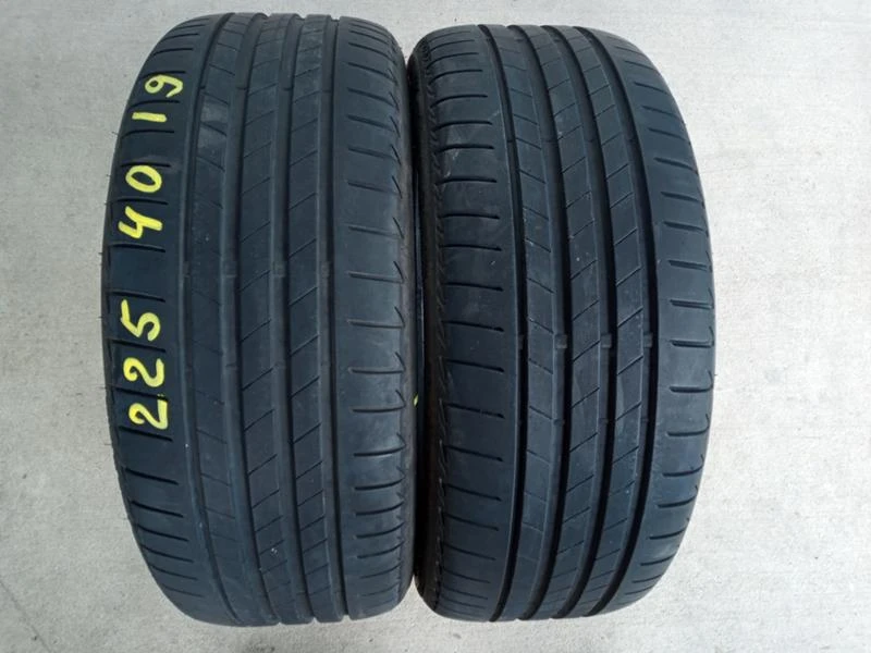 Гуми Летни 225/40R19, снимка 1 - Гуми и джанти - 45649716