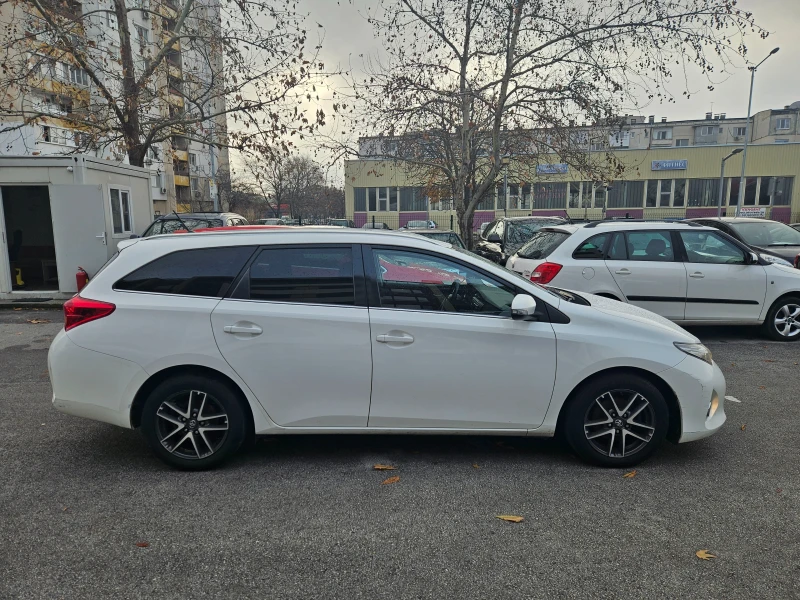 Toyota Auris 1.4 D4D 90 кс EURO 5b, снимка 5 - Автомобили и джипове - 48303453