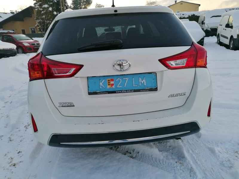 Toyota Auris 1.4 D4D 90 кс EURO 5b, снимка 15 - Автомобили и джипове - 48303453