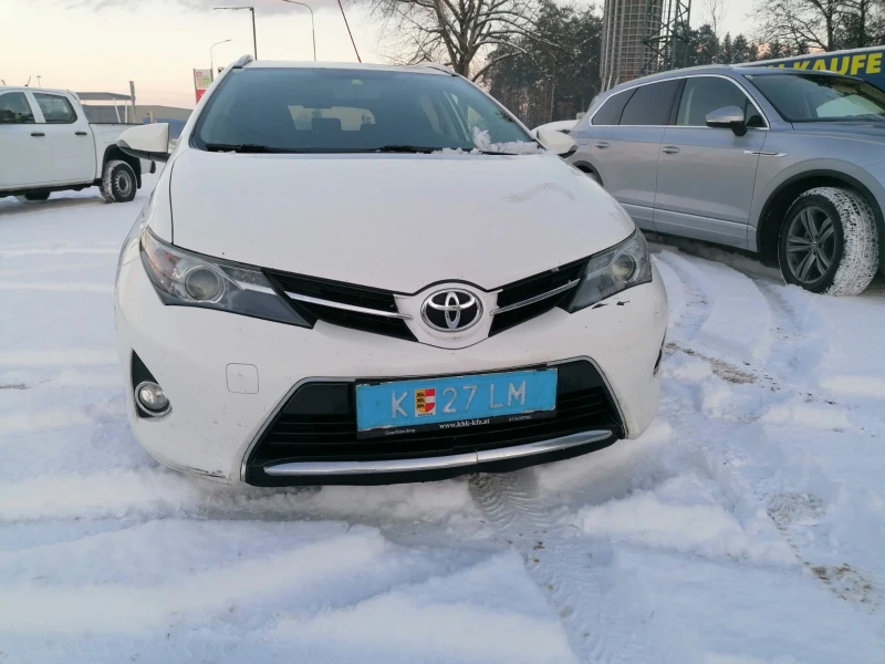 Toyota Auris 1.4 D4D 90 кс EURO 5b, снимка 14 - Автомобили и джипове - 48303453