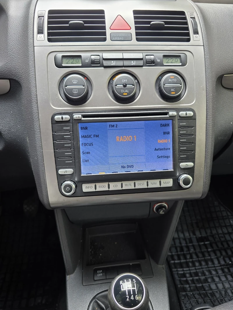 VW Touran, снимка 11 - Автомобили и джипове - 52267133