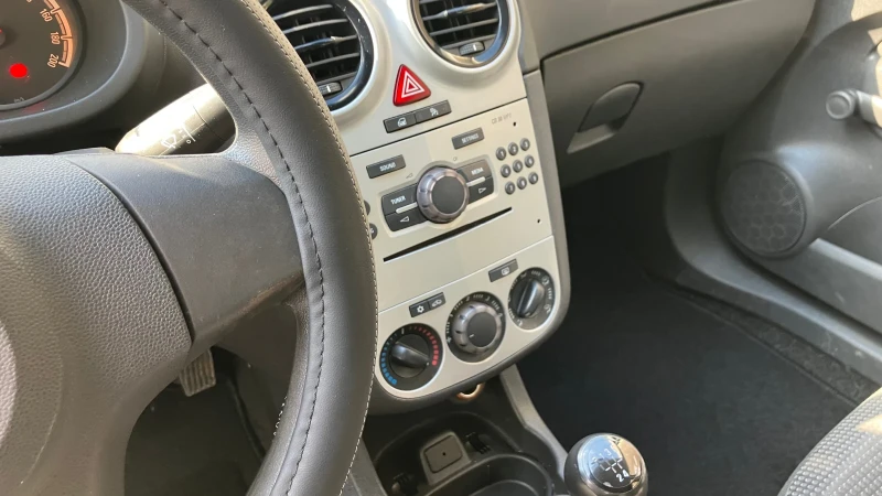 Opel Corsa 1.4, снимка 9 - Автомобили и джипове - 51630915