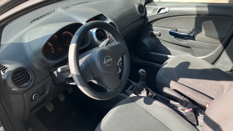 Opel Corsa 1.4, снимка 7 - Автомобили и джипове - 51630915