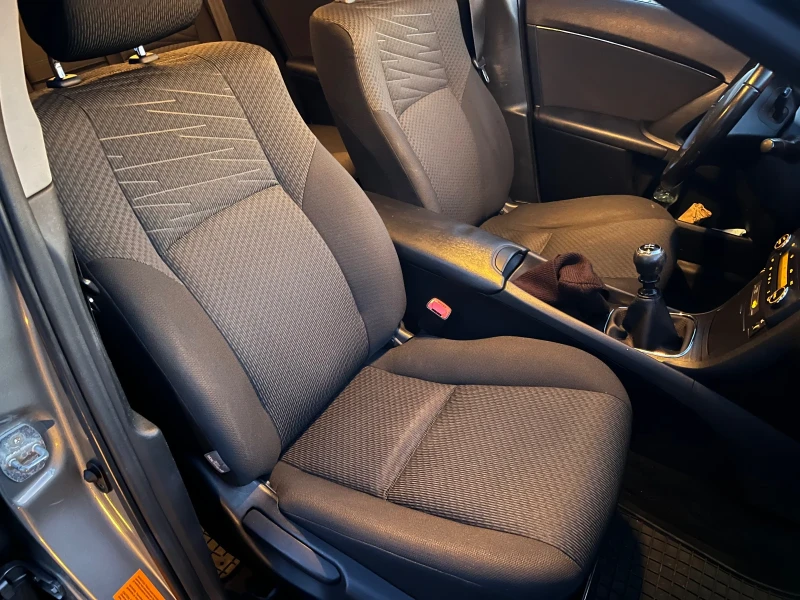 Toyota Avensis 2.0 D4D zapazena , снимка 13 - Автомобили и джипове - 53048687