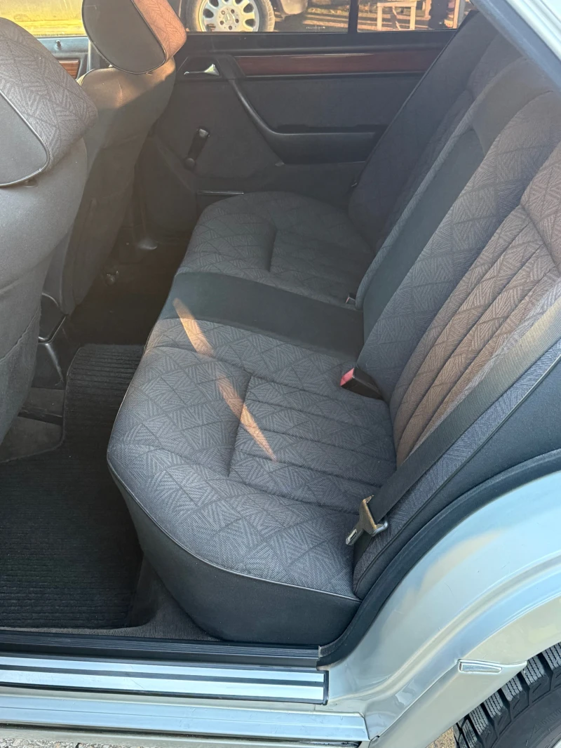 Mercedes-Benz 124, снимка 9 - Автомобили и джипове - 53100722