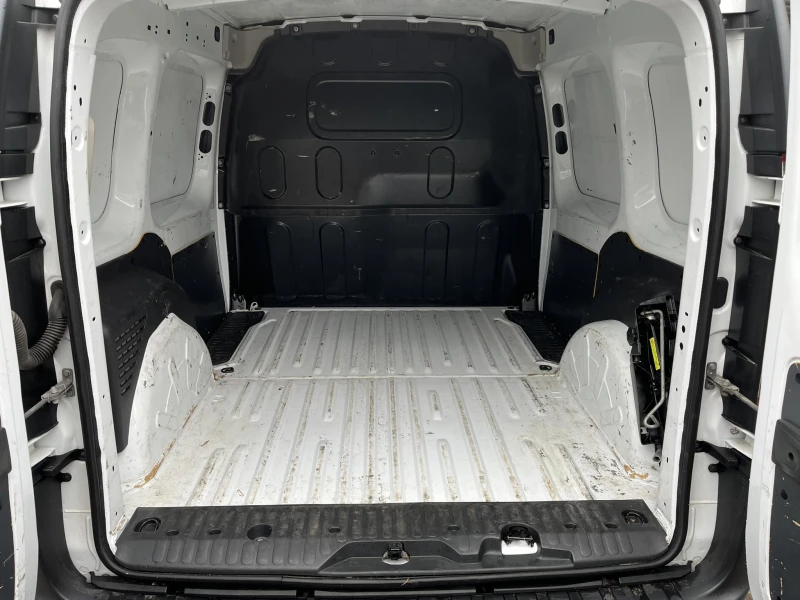 Renault Kangoo 1.5 dCi 80 HP 6M/T, снимка 8 - Автомобили и джипове - 53260521