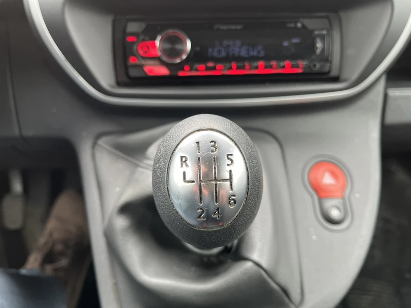 Renault Kangoo 1.5 dCi 80 HP 6M/T, снимка 12 - Автомобили и джипове - 53260521