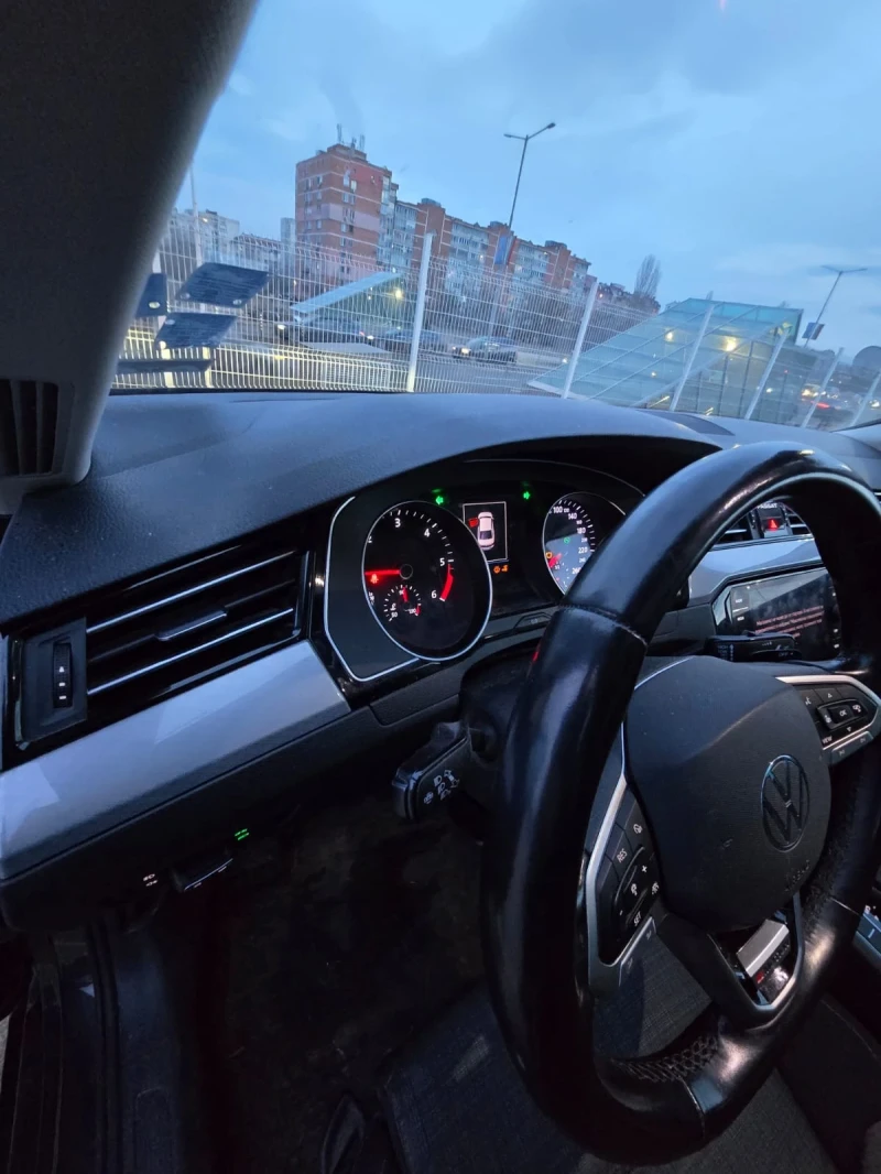 VW Passat 2.0 TDI, снимка 9 - Автомобили и джипове - 53384273