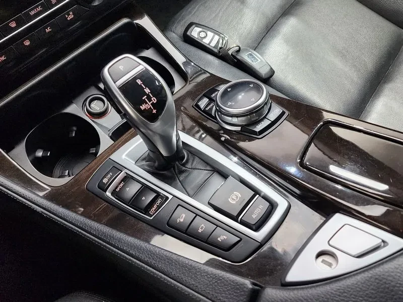 BMW 528 i, снимка 9 - Автомобили и джипове - 54591891