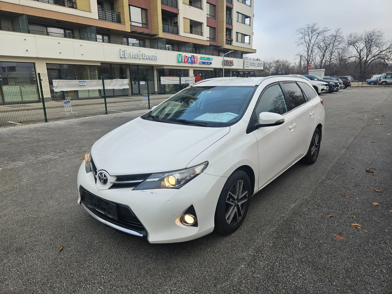 Toyota Auris 1.4 D4D 90 кс EURO 5b - изображение 3