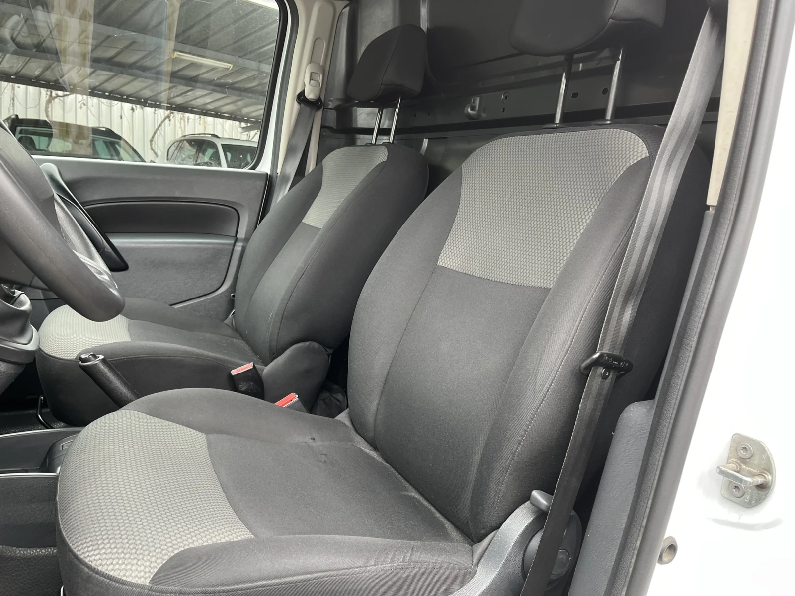 Renault Kangoo 1.5 dCi 80 HP 6M/T - изображение 10