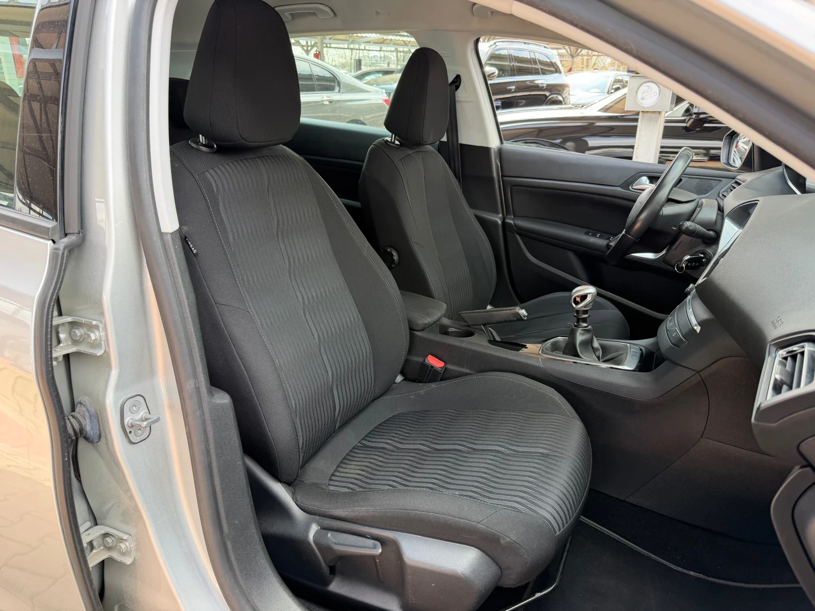 Peugeot 308 1.6HDI#NAVI#АВТОПИЛОТ#НАПЪЛНО ОБСЛУЖЕН ДВГ#ПЕРФЕКТ, снимка 13 - Автомобили и джипове - 54045685