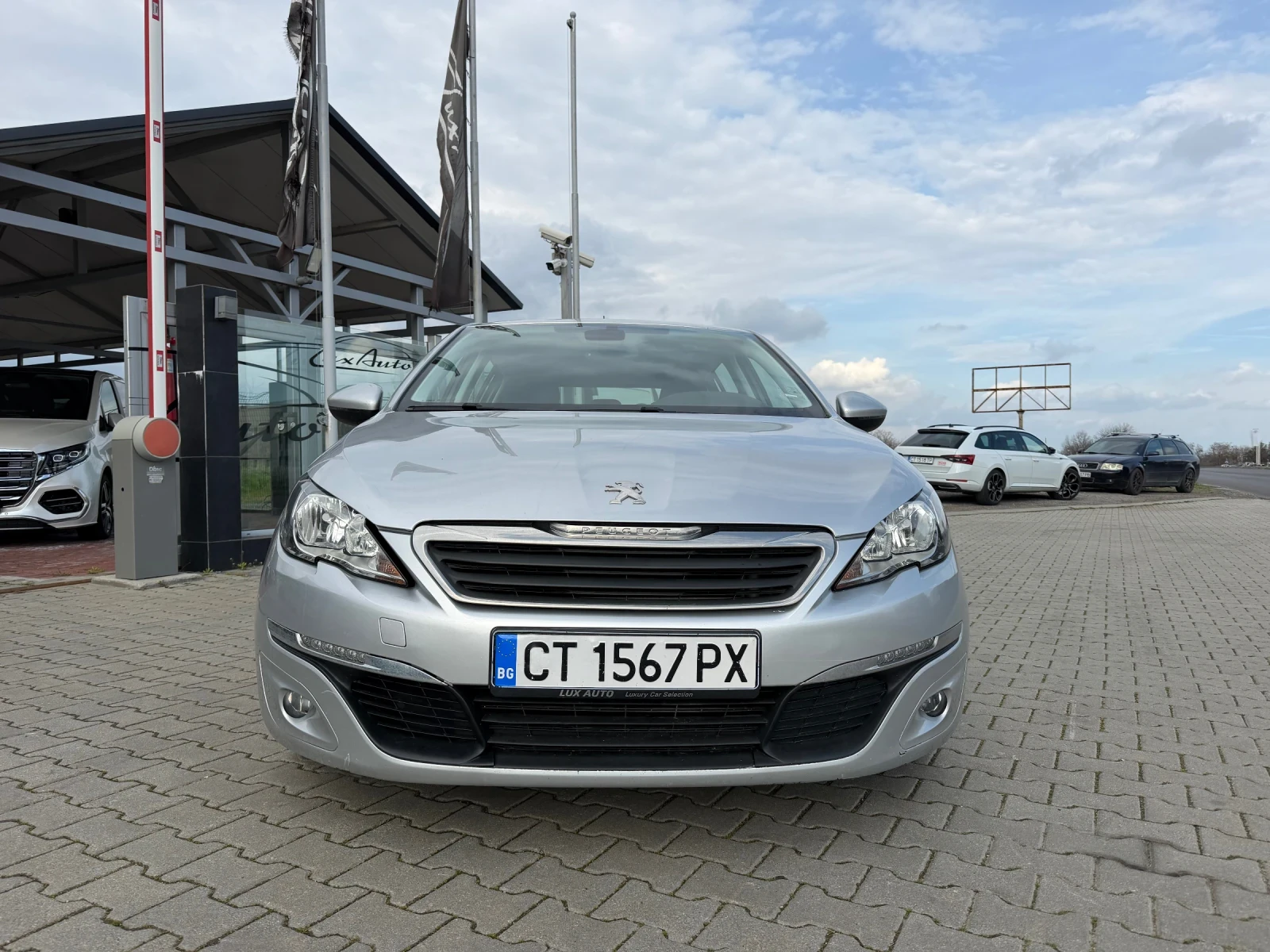 Peugeot 308 1.6HDI#NAVI#АВТОПИЛОТ#НАПЪЛНО ОБСЛУЖЕН ДВГ#ПЕРФЕКТ, снимка 3 - Автомобили и джипове - 54045685