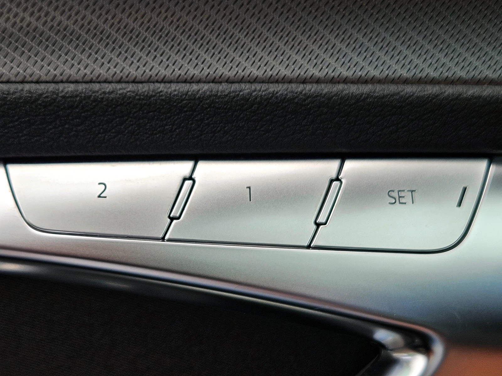 Audi A6 MATRIX/DISTRONIC/DIGITAL/CAMERA/MEMORY/CAR PLAY/LI, снимка 13 - Автомобили и джипове - 54945032