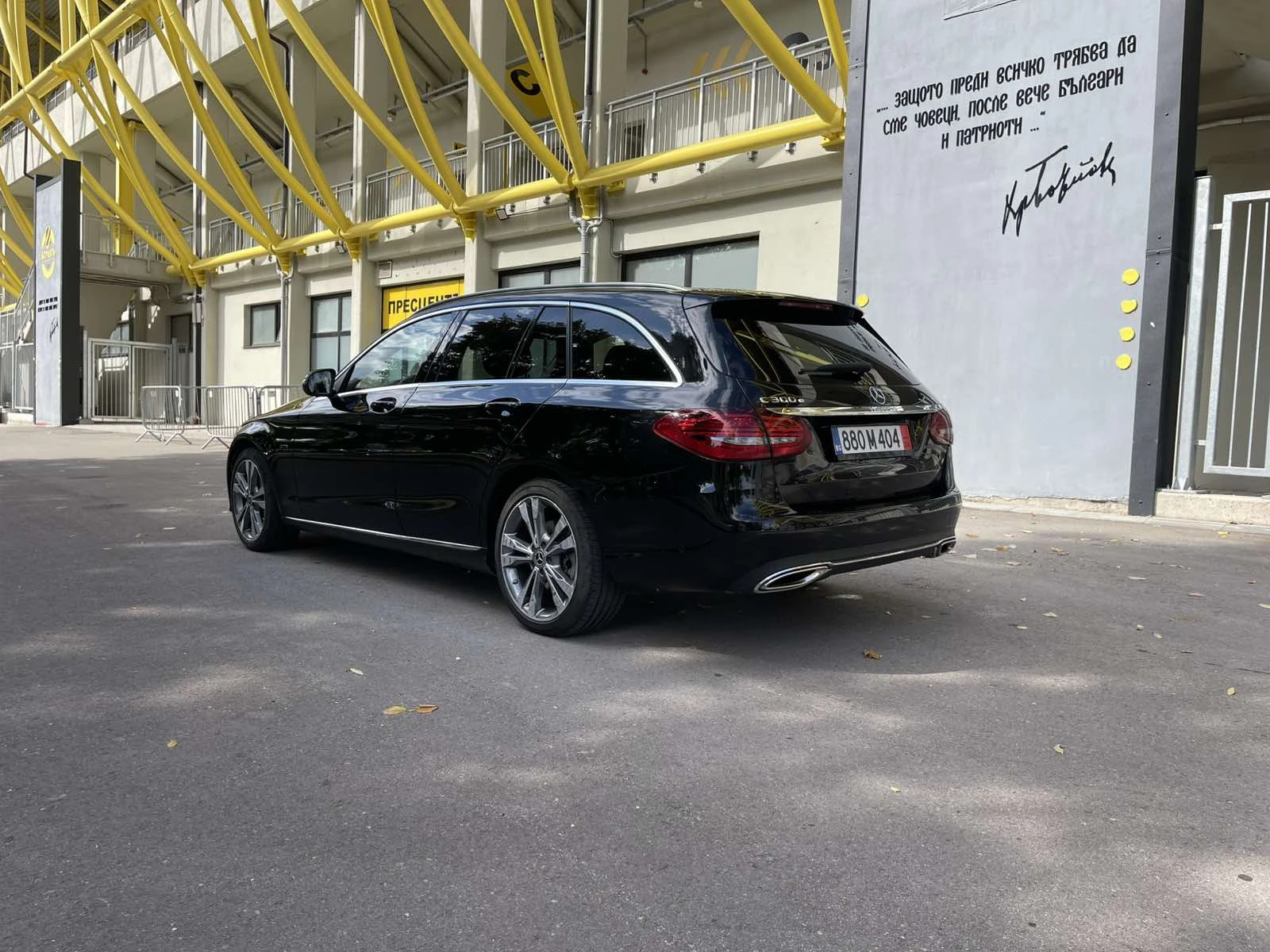 Mercedes-Benz C 300 e Airmatic Burmester Distronic+ Plug-in Hybrid, снимка 4 - Автомобили и джипове - 56054083
