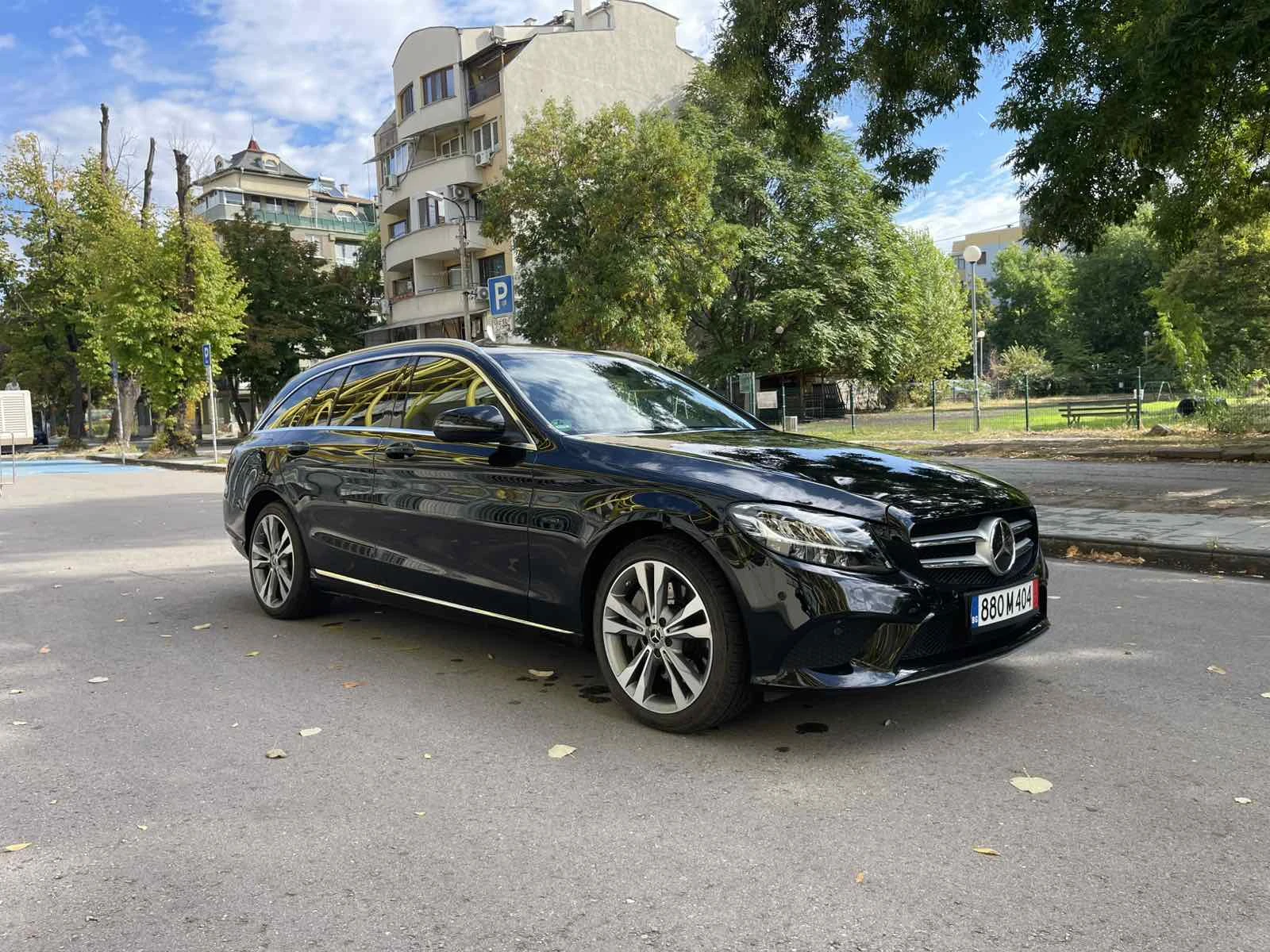 Mercedes-Benz C 300 e Airmatic Burmester Distronic+ Plug-in Hybrid, снимка 2 - Автомобили и джипове - 56054083
