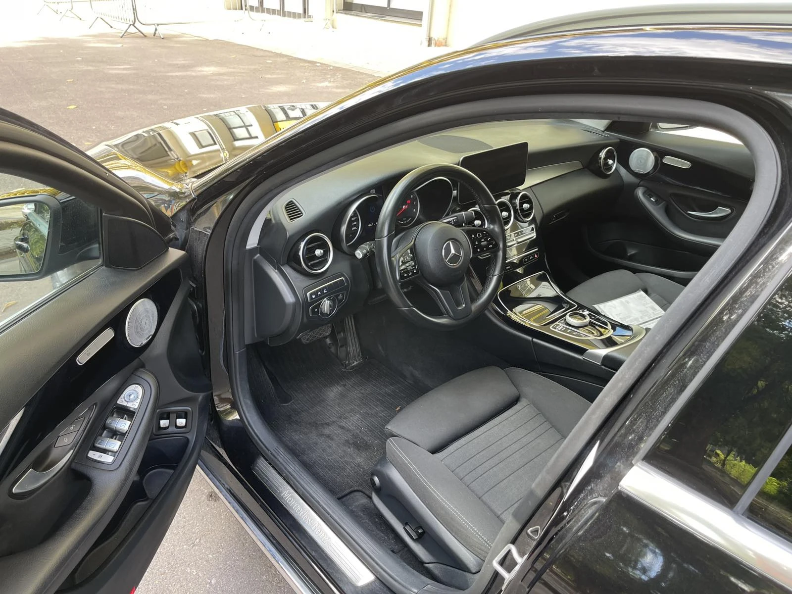 Mercedes-Benz C 300 e Airmatic Burmester Distronic+ Plug-in Hybrid, снимка 8 - Автомобили и джипове - 56054083
