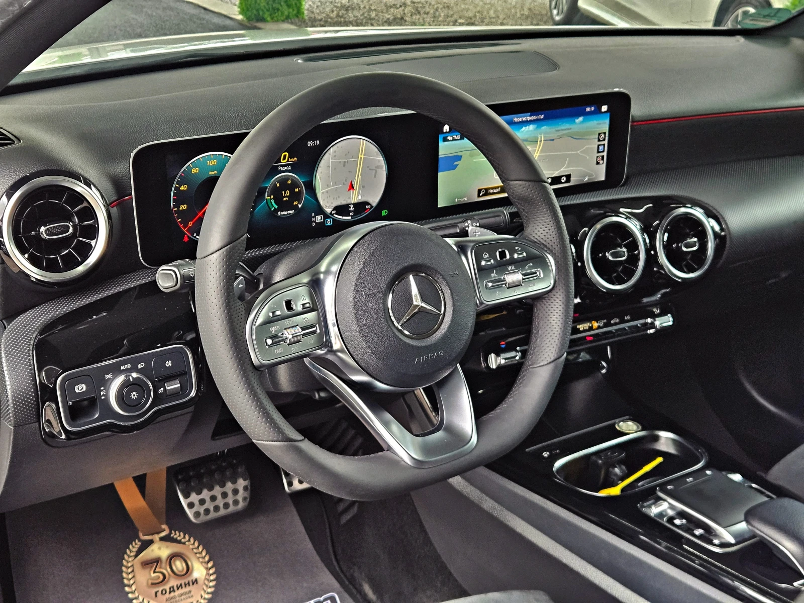 Mercedes-Benz A 180 AMG/GERMANY/PANO/VIRTUAL/LINE ASSYST/ПОДГРЕВ/LIZIN, снимка 11 - Автомобили и джипове - 56221174