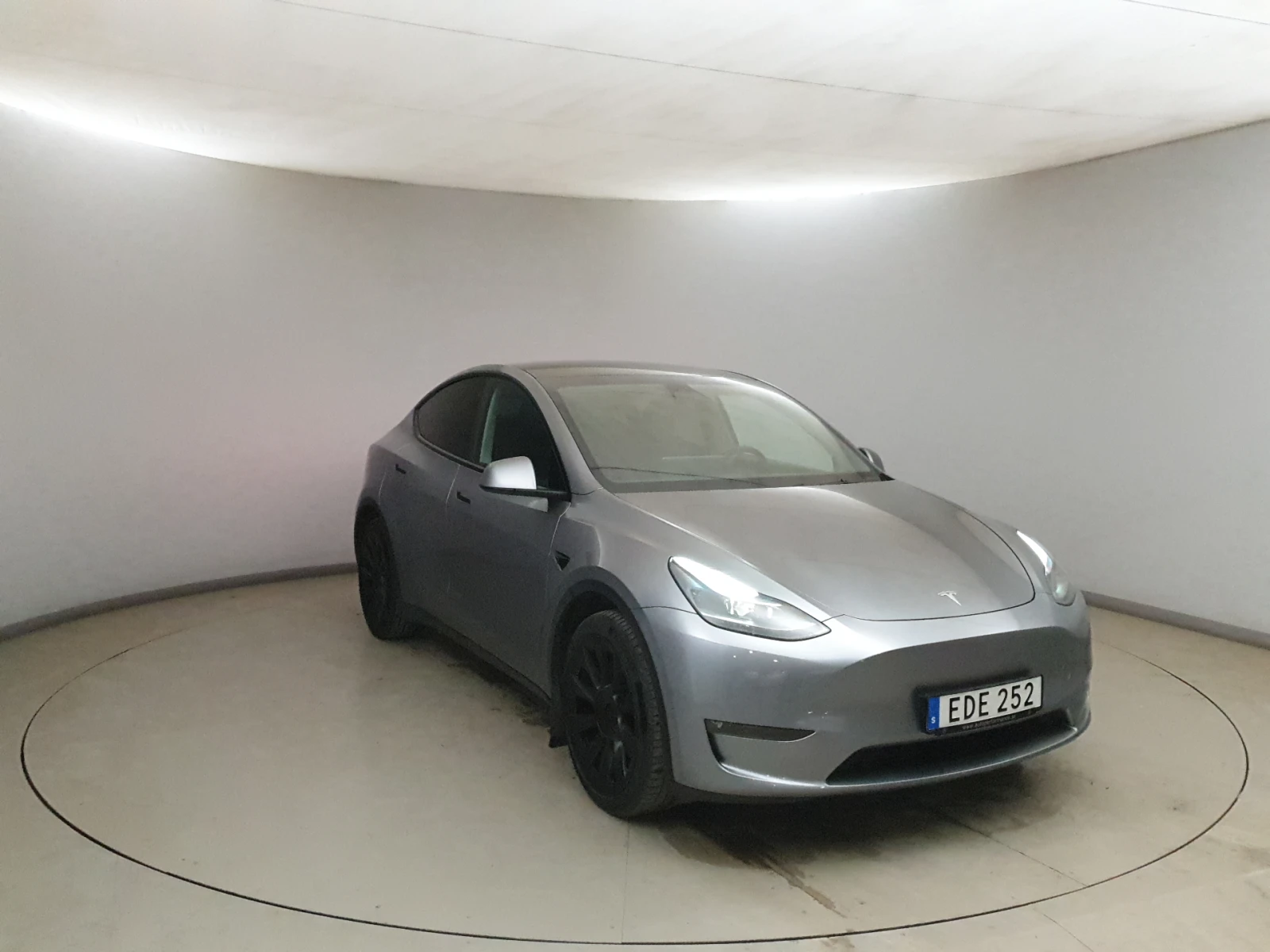 Tesla Model Y Long Range Dual Motor ЕВРОПЕЙСКА ГАРАНЦИЯ