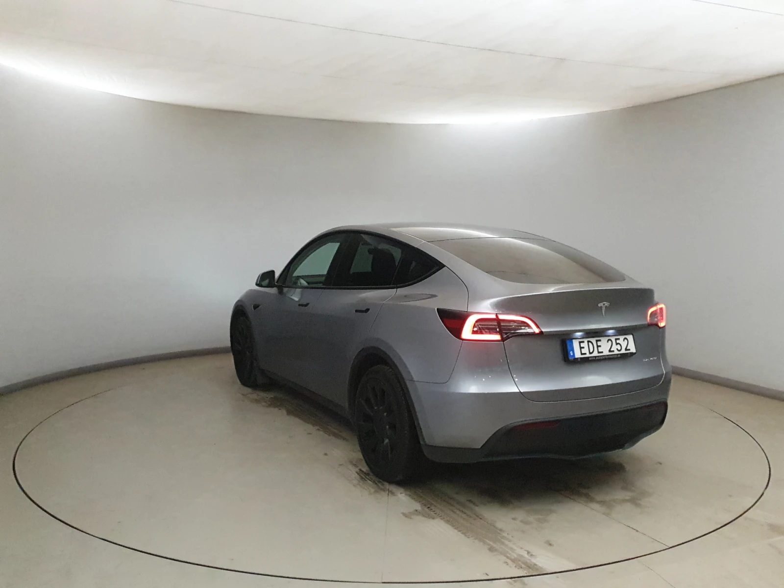 Tesla Model Y Long Range Dual Motor ЕВРОПЕЙСКА ГАРАНЦИЯ, снимка 2 - Автомобили и джипове - 56316168