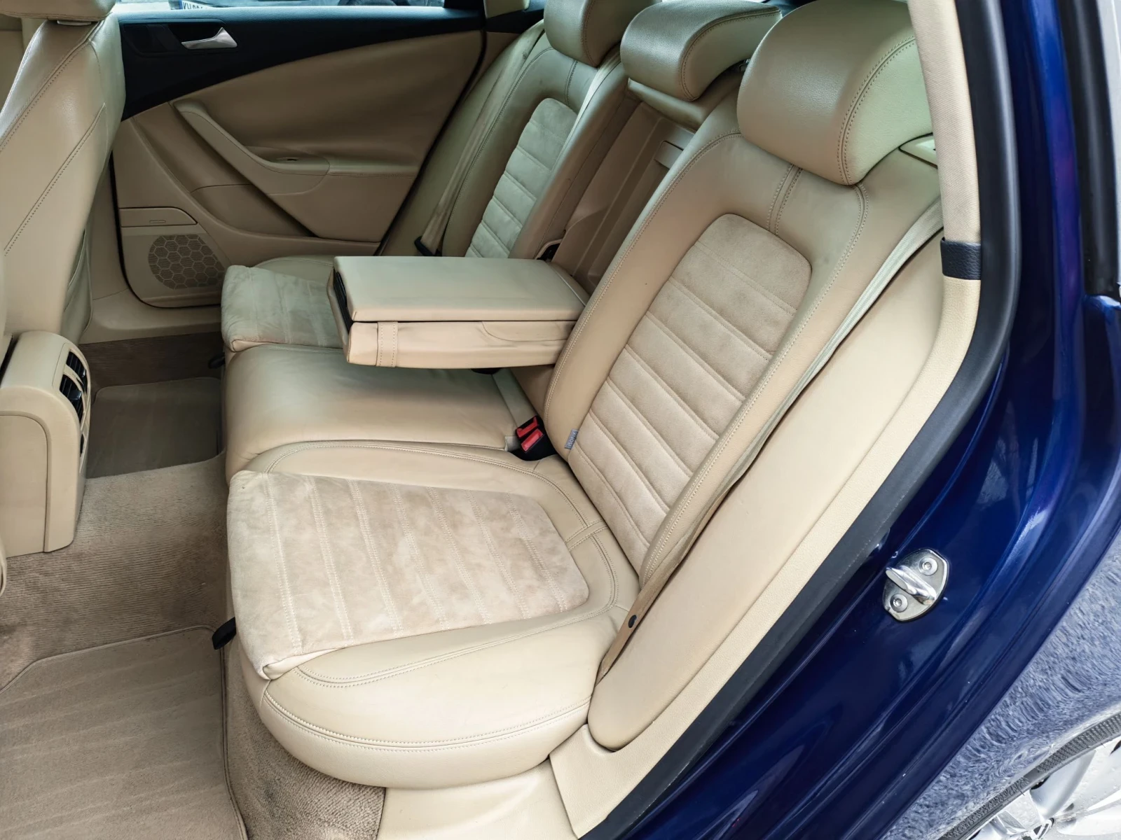 VW Passat 2.0 TDI Highline, снимка 14 - Автомобили и джипове - 56607408