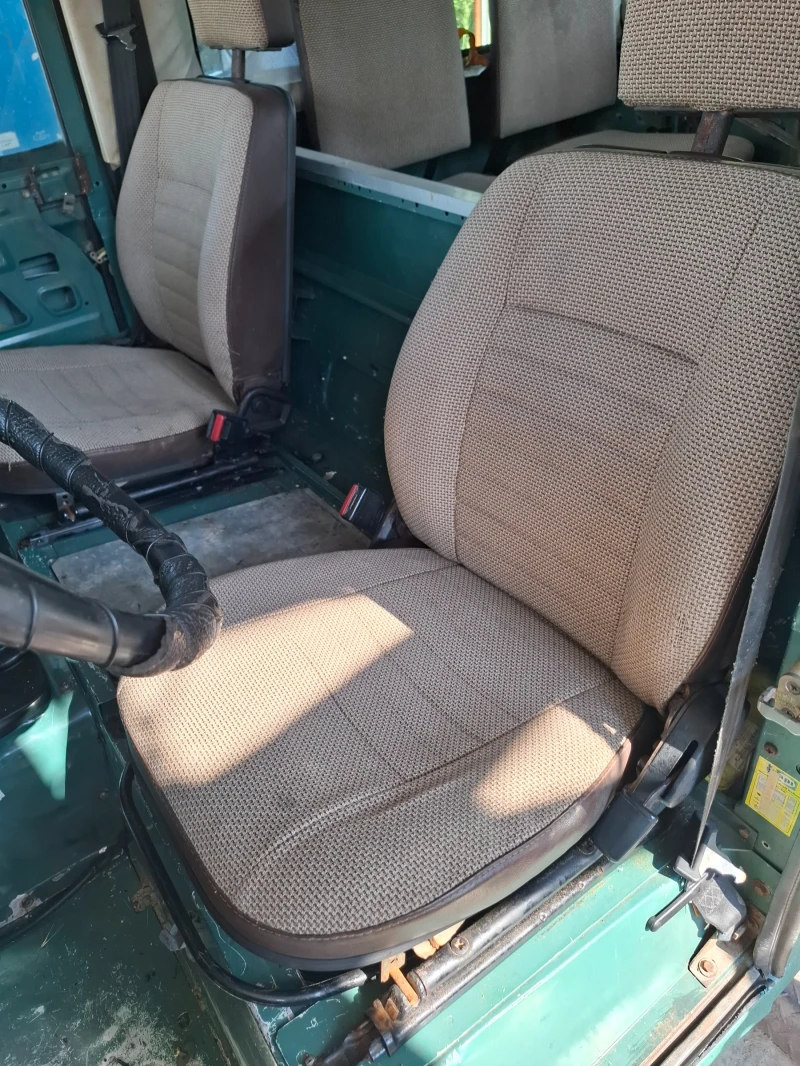 Land Rover Defender 2.5 TD, снимка 7 - Автомобили и джипове - 51150952