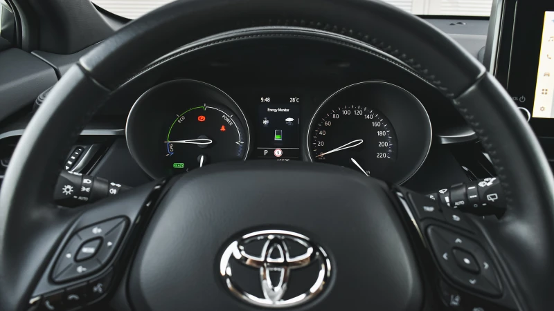 Toyota C-HR 2.0 Hybrid Club Automatic, снимка 14 - Автомобили и джипове - 51824163