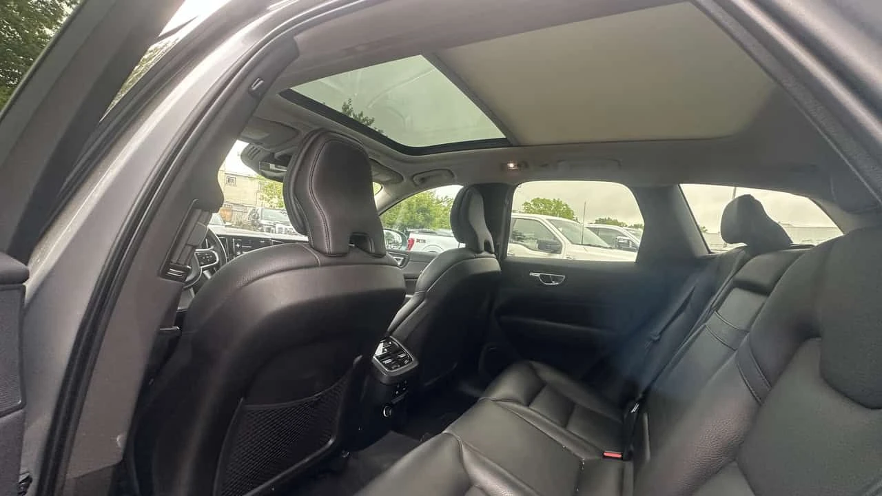 Volvo XC60 MOMENTUM * ПОДГРЕВИ* КАМЕРА* ПАНОРАМА* , снимка 10 - Автомобили и джипове - 55310212