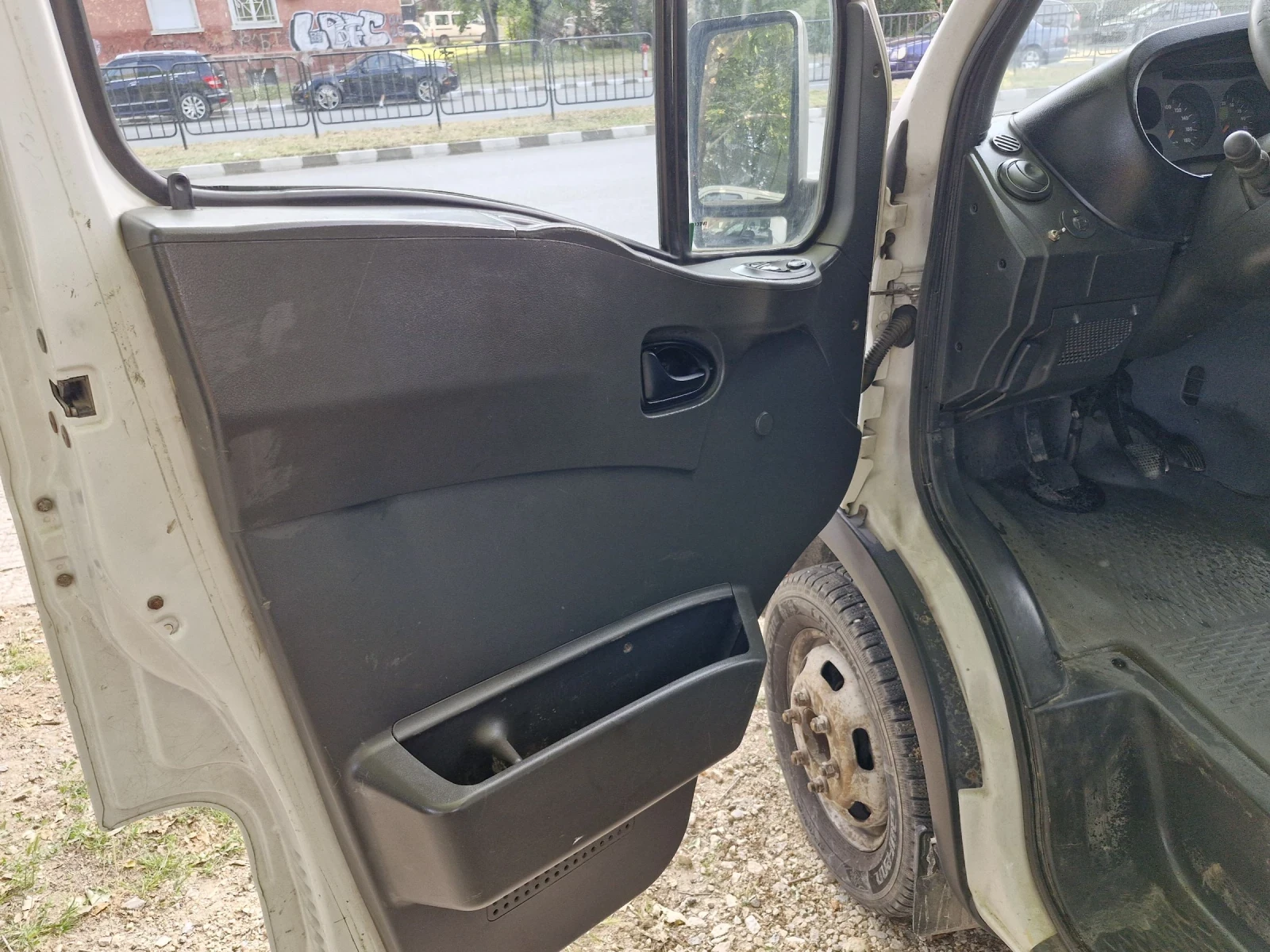Iveco 35c13 2.8 дизел 126к.с. 4м каса 7 местна двойни гуми  - изображение 9