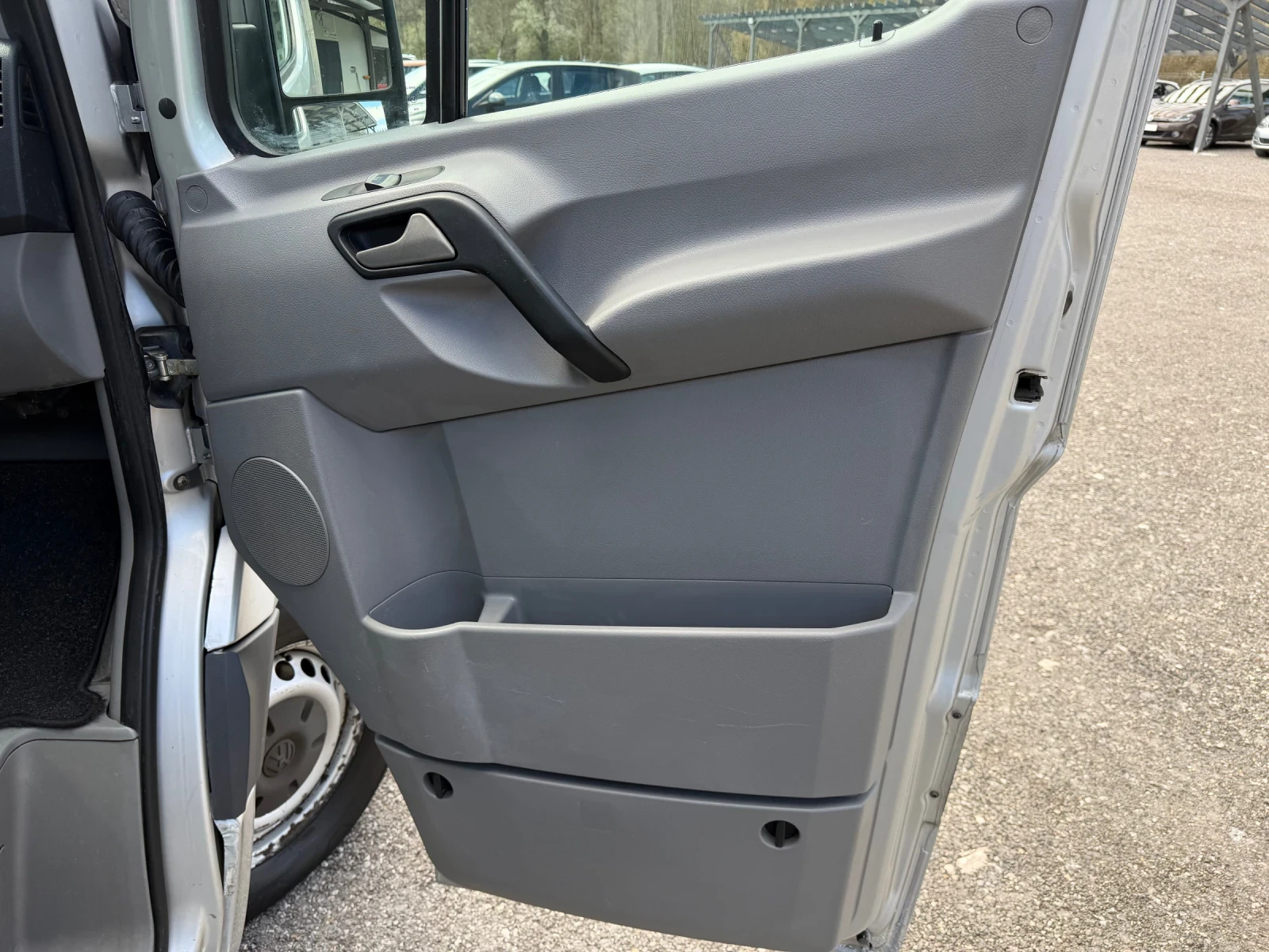 VW Crafter 2.5TDI* 136k.c.* CAR PLAY* NAVI* KLIMA* , снимка 11 - Бусове и автобуси - 54121688