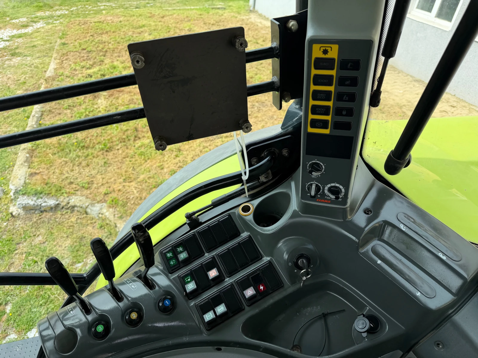 Трактор Claas ARION 620 С ТОВАРАЧ ЛИЗИНГ, снимка 14 - Селскостопанска техника - 53884963