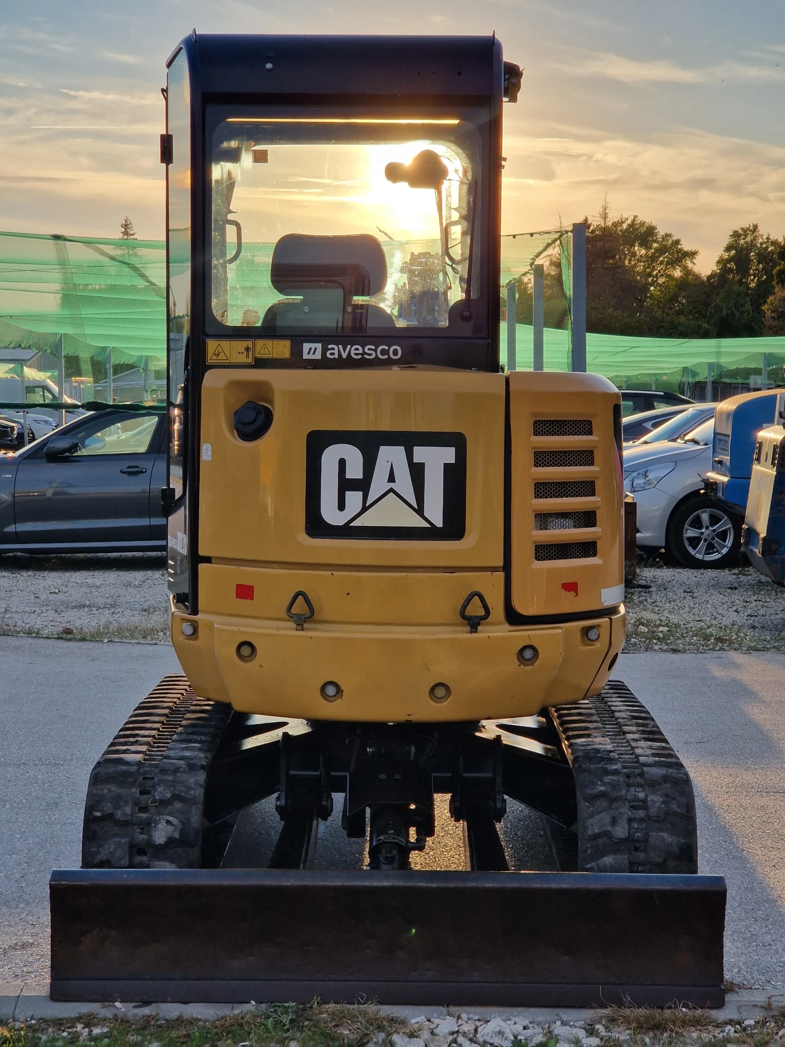 Багер Caterpillar 302.7D CR/3.0т/Powertilt/Хидр.Откл./НулевРадиус/ - изображение 5