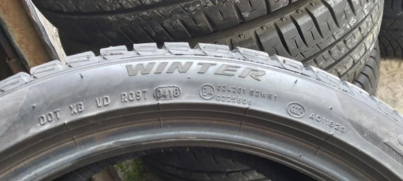 Гуми Зимни 245/40R18, снимка 9 - Гуми и джанти - 32927278