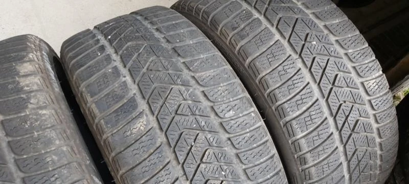 Гуми Зимни 245/40R18, снимка 6 - Гуми и джанти - 32927278