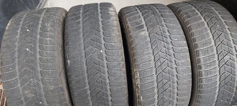 Гуми Зимни 245/40R18, снимка 1 - Гуми и джанти - 32927278