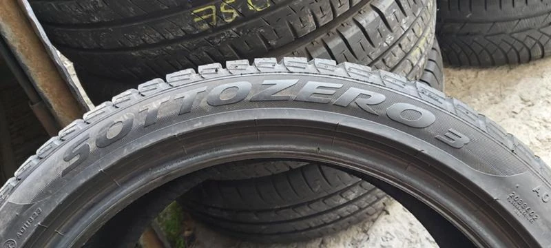 Гуми Зимни 245/40R18, снимка 10 - Гуми и джанти - 32927278