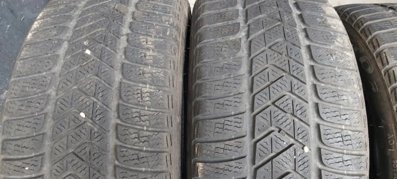 Гуми Зимни 245/40R18, снимка 2 - Гуми и джанти - 32927278