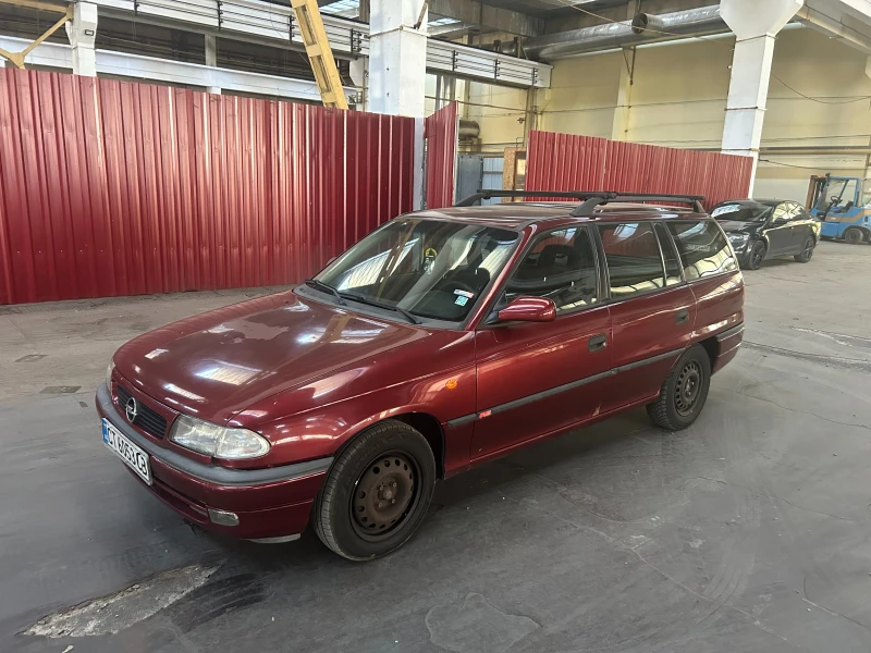 Opel Astra Комби, снимка 2 - Автомобили и джипове - 47362285