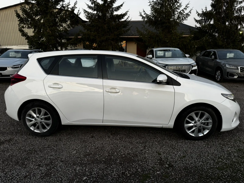 Toyota Auris 1.4 D4D, снимка 8 - Автомобили и джипове - 48537063