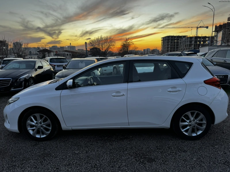 Toyota Auris 1.4 D4D, снимка 3 - Автомобили и джипове - 48537063