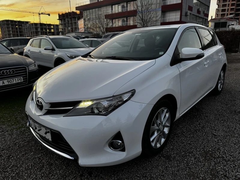 Toyota Auris 1.4 D4D, снимка 2 - Автомобили и джипове - 48537063